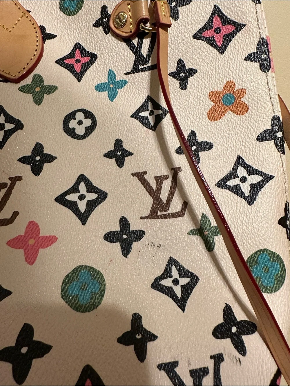 White color full tote